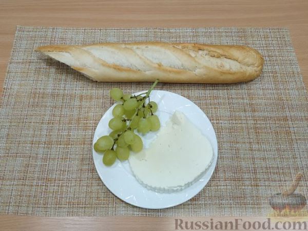 Бутерброды с брынзой и виноградом