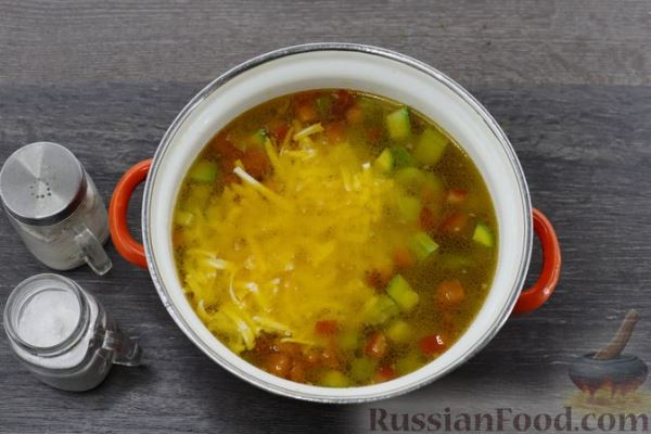 Кабачковый суп с колбасой и плавленым сыром