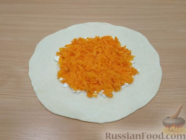 Лепёшка с морковно-сырной начинкой (на сковороде)