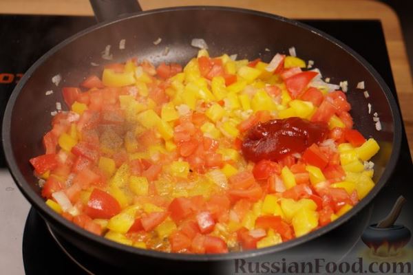 Макароны с овощами в томатном соусе