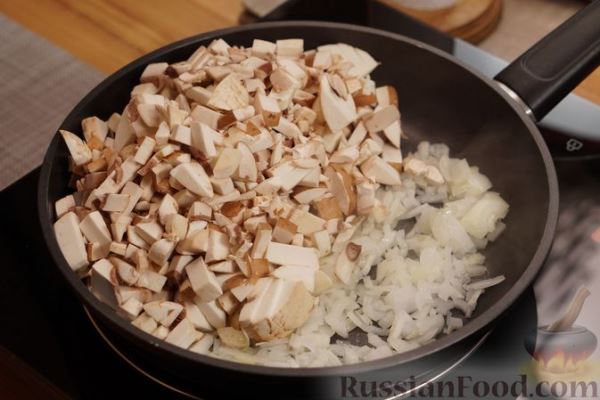 Солянка из капусты с грибами и маринованными огурцами (в духовке)