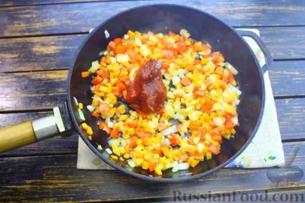 Суп с консервированной фасолью, курицей и овощами